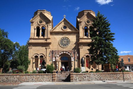 Téléchargez les photos : Basilique Saint-François d'Assise, lieu de voyage sur fond - en image libre de droit