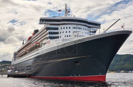 Téléchargez les photos : RMS Queen Mary bateau dans le port - en image libre de droit