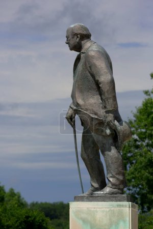 Foto de Estatua de Churchill fuera del Museo Nacional de Churchill - Imagen libre de derechos