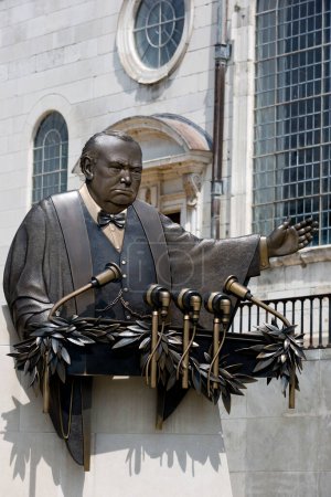 Téléchargez les photos : Sculpture Don Wiegand à l'extérieur du Musée national Churchill, Fulton - en image libre de droit
