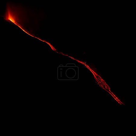 Foto de Erupción del volcán en la noche - Imagen libre de derechos
