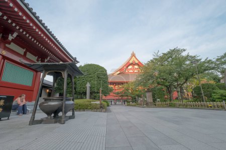 Téléchargez les photos : Le célèbre temple Sensoji. Architecture japonaise - en image libre de droit