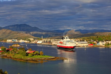 Téléchargez les photos : Le MS Polarlys est un navire Hurtigruten - en image libre de droit