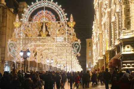 Foto de Moscú 2016 .Gum (tienda) junto al Kremlin en el diseño de iluminación de Año Nuevo - Imagen libre de derechos
