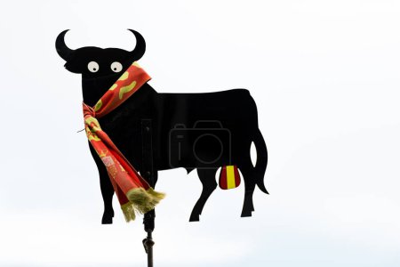 Foto de Toro símbolo de España sobre fondo blanco - Imagen libre de derechos