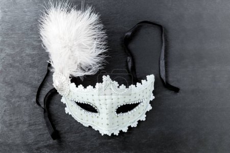 Foto de Carnaval blanco máscara de cerca - Imagen libre de derechos