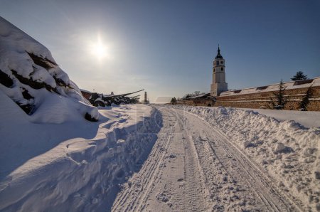 Foto de Pasarela alrededor de la fortaleza en invierno - Imagen libre de derechos
