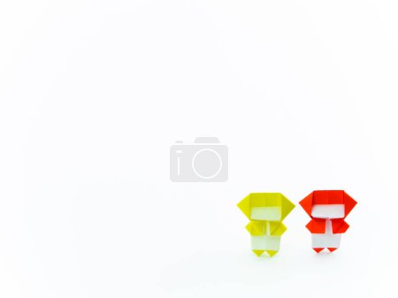 Téléchargez les photos : Origami Ninja coloré sur fond blanc - en image libre de droit
