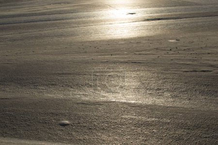 Téléchargez les photos : Asphalte à l'aube en hiver - en image libre de droit