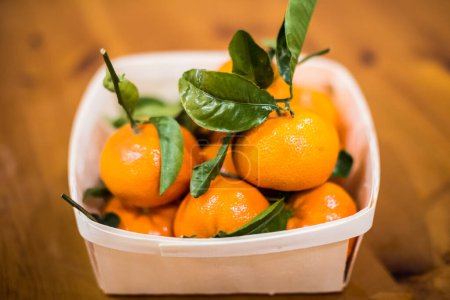 Téléchargez les photos : "oranges mandarines dans un bol
" - en image libre de droit