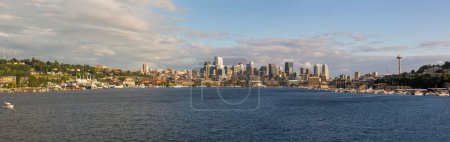 Téléchargez les photos : "Seattle City Skyline le long du lac Union
" - en image libre de droit