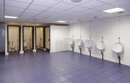 Téléchargez les photos : Toilettes publiques vue intérieure - en image libre de droit