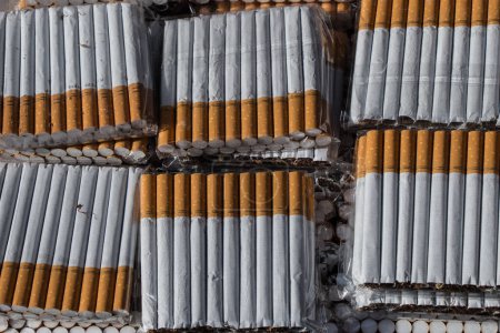 Téléchargez les photos : "Set de poches cigarette en stock
" - en image libre de droit