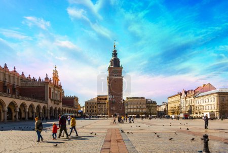 Téléchargez les photos : Plac Mariacki à Cracovie est l'une des plus belles places - en image libre de droit