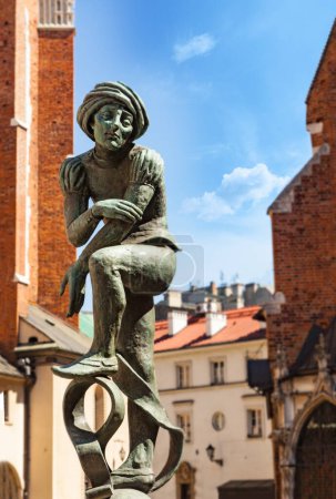 Foto de Estatua de bronce de un estudiante pobre cerca de la Basílica de Santa María - Imagen libre de derechos