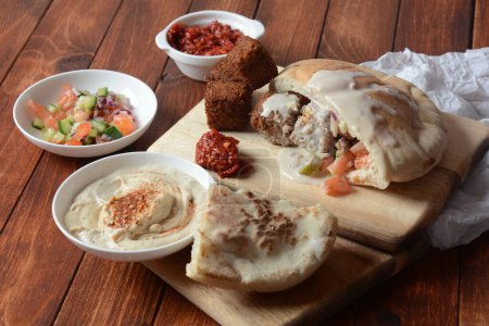 Téléchargez les photos : Falafel dans du pain pita, gros plan - en image libre de droit