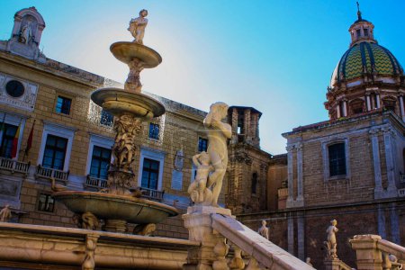 Téléchargez les photos : Fontana Pretoria Palerme Sicile fontaine eau - en image libre de droit