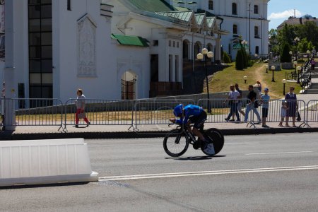 Foto de MINSK, BELARUS - 25 DE JUNIO DE 2019: Ciclista de Italia participa en Women Split Start Individual Race en el segundo evento de los Juegos Europeos 25 de junio de 2019 en Minsk, Bielorrusia - Imagen libre de derechos