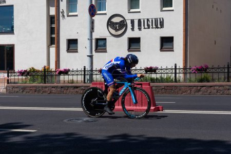 Foto de MINSK, BELARUS - 25 DE JUNIO DE 2019: Ciclista de Francia participa en Women Split Start Individual Race en el segundo evento de los Juegos Europeos 25 de junio de 2019 en Minsk, Bielorrusia - Imagen libre de derechos