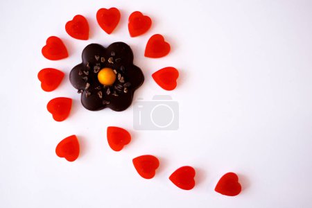 Téléchargez les photos : "confiserie - confiture en forme de cœur et biscuits en forme de fleur
" - en image libre de droit