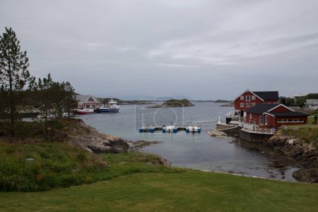 Foto de Isla de Noruega Averoy Paisaje nórdico Otoño Norte foto - Imagen libre de derechos