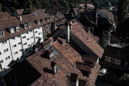 Téléchargez les photos : Beaux toits et cheminées - en image libre de droit