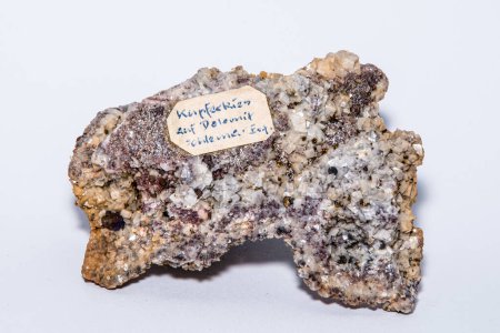 Foto de Pieza grande de pirita de calcopirita que contiene grandes cantidades de mineral de cobre - Imagen libre de derechos