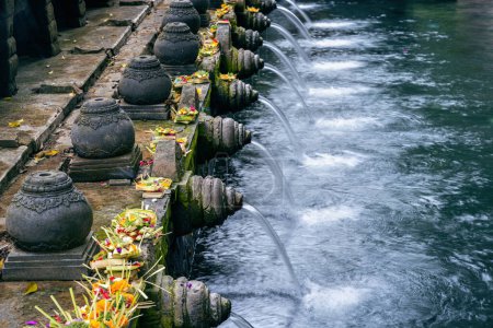 Téléchargez les photos : Temple de l'eau de source sainte, temple Tirta empul à Bali, Indonésie
. - en image libre de droit