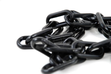Foto de Eslabones de cadena negros en fondo aislado blanco. foto de alta calidad - Imagen libre de derechos