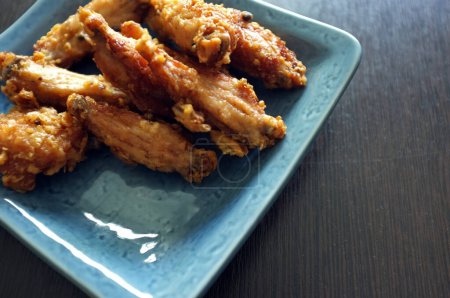 Téléchargez les photos : Ailes de poulet frites au sel - en image libre de droit