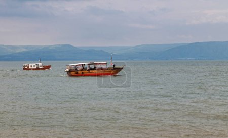 Foto de Barcos en Mar de Galilea cerca de Tiberíades, Israel. - Imagen libre de derechos