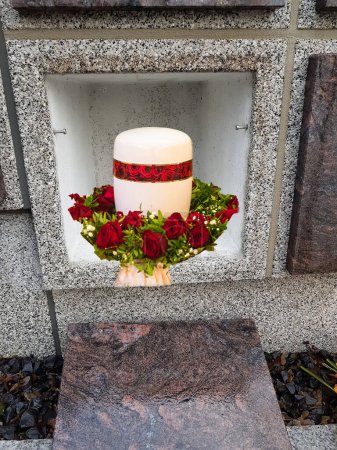 Téléchargez les photos : Un columbarium en pierre vue rapprochée - en image libre de droit