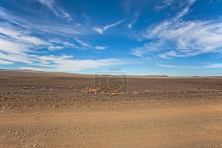 Foto de Paisaje del desierto de Namibia y cielo azul - Imagen libre de derechos