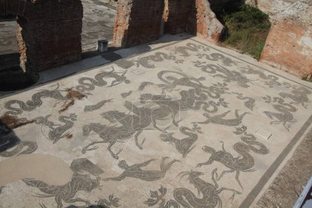 Foto de Roma, Italia - 25 de agosto de 2019: El sitio arqueológico de Ostia Antica - Imagen libre de derechos