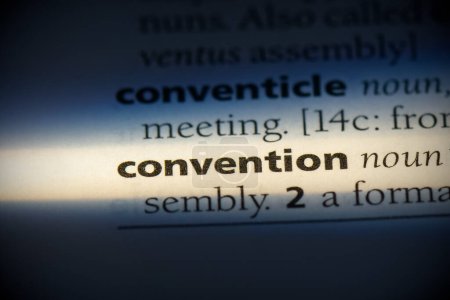 Téléchargez les photos : Mot convention, surligné dans le dictionnaire, vue rapprochée - en image libre de droit