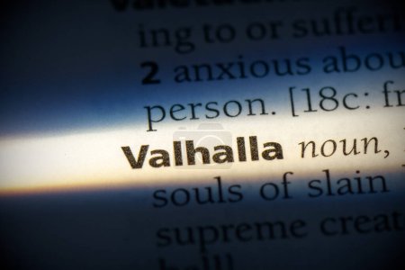 Foto de Valhalla palabra, resaltado en el diccionario, vista de cerca - Imagen libre de derechos