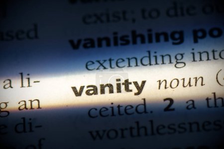 Foto de Vanity word, resaltado en el diccionario, vista de cerca - Imagen libre de derechos