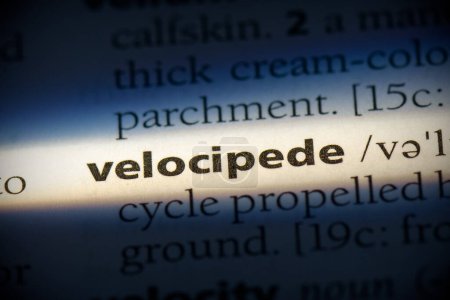 Foto de Palabra velocipede, resaltado en el diccionario, vista de cerca - Imagen libre de derechos