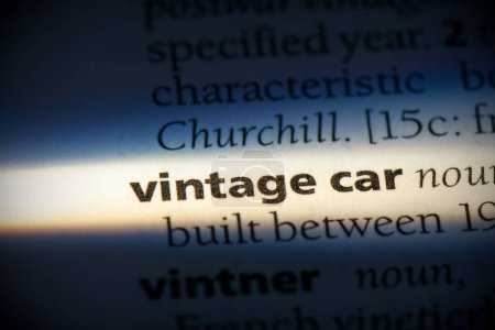 Foto de Palabra coche vintage, resaltado en el diccionario, vista de cerca - Imagen libre de derechos
