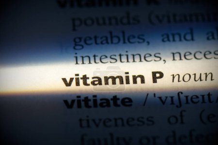 Téléchargez les photos : Vitamine P mot, mis en évidence dans le dictionnaire, vue de près - en image libre de droit