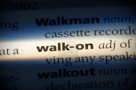 Téléchargez les photos : Walk-on word, surligné dans le dictionnaire, vue rapprochée - en image libre de droit