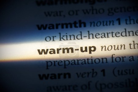 Téléchargez les photos : Warm-up word, surligné dans le dictionnaire, vue rapprochée - en image libre de droit