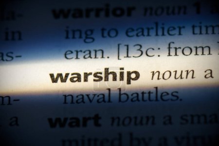 Foto de Warship word, resaltado en el diccionario, vista de cerca - Imagen libre de derechos