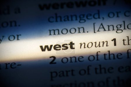 Foto de Palabra oeste, resaltado en el diccionario, vista de cerca - Imagen libre de derechos