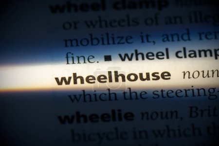 Foto de Palabra casa de ruedas, resaltado en el diccionario, vista de cerca - Imagen libre de derechos