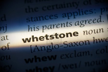Foto de Whetstone palabra, resaltado en el diccionario, vista de cerca - Imagen libre de derechos