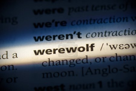 Foto de Palabra hombre lobo, resaltado en el diccionario, vista de cerca - Imagen libre de derechos