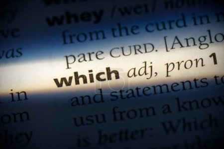 Foto de Qué palabra, resaltada en el diccionario, vista de cerca - Imagen libre de derechos