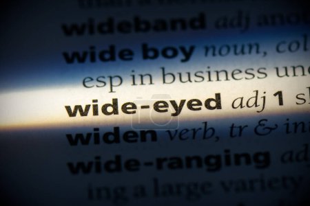 Foto de Palabra de ojos anchos, resaltado en el diccionario, vista de cerca - Imagen libre de derechos