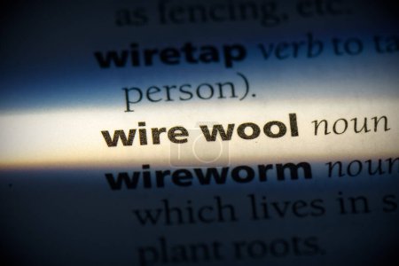 Foto de Palabra de lana de alambre en el diccionario - Imagen libre de derechos